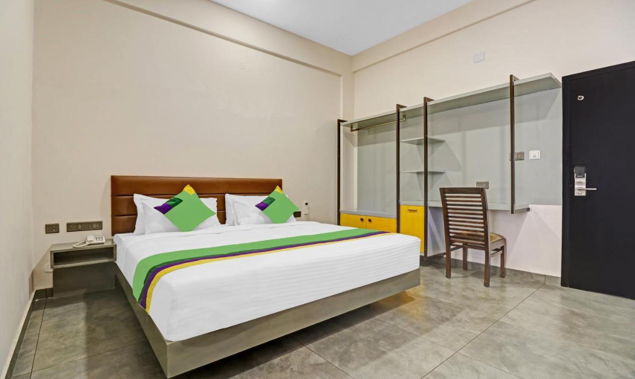 Treebo Grand Vistara Airport Suites Kochi 외부 사진