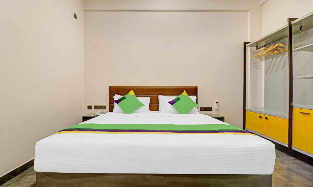 Treebo Grand Vistara Airport Suites Kochi 외부 사진