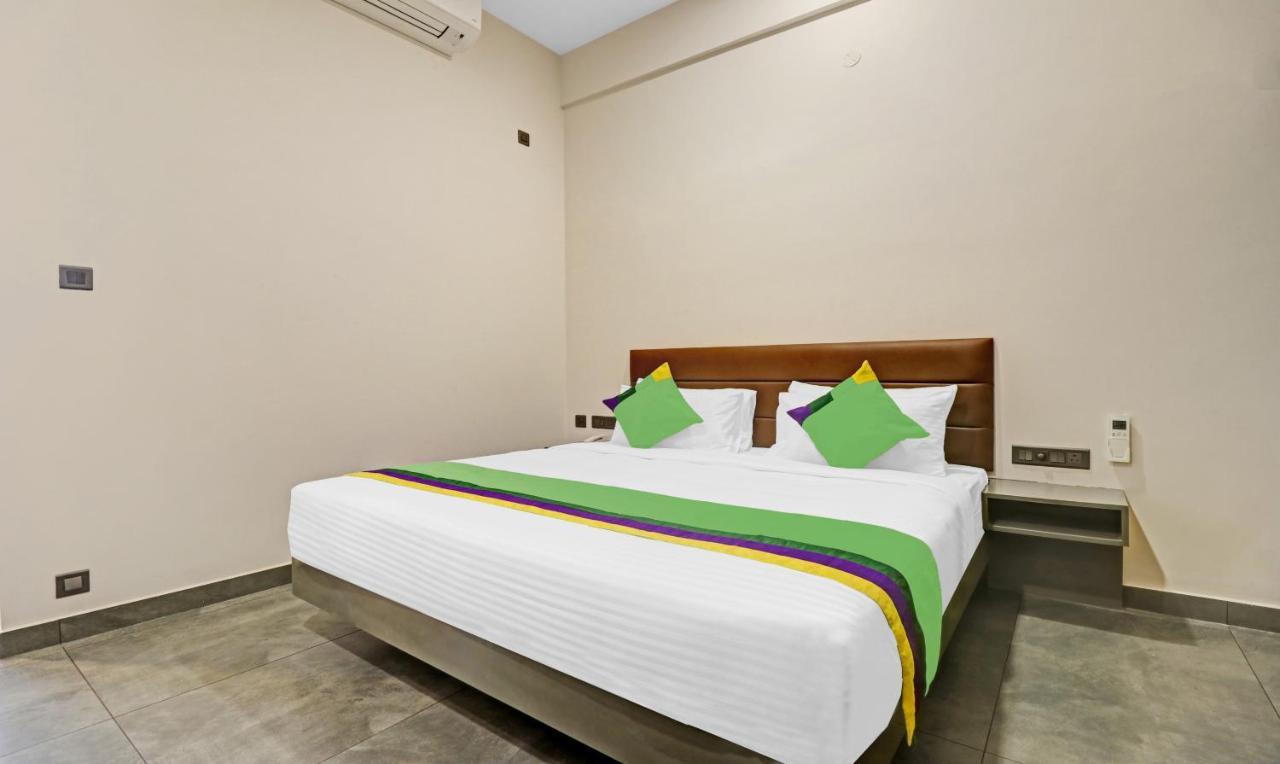 Treebo Grand Vistara Airport Suites Kochi 외부 사진