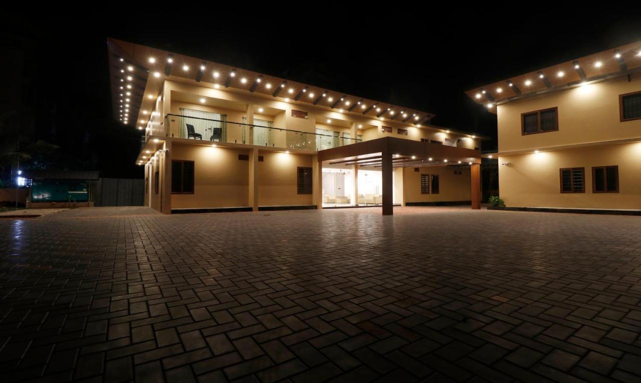 Treebo Grand Vistara Airport Suites Kochi 외부 사진