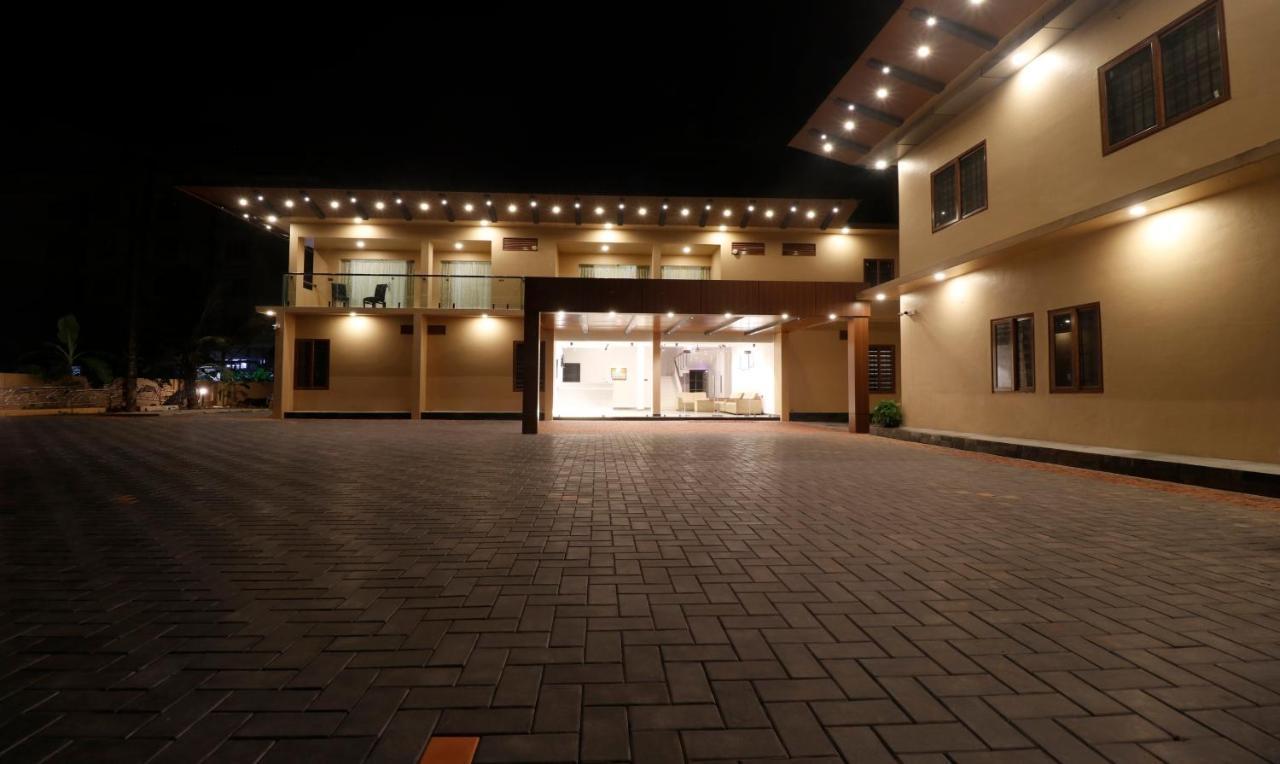 Treebo Grand Vistara Airport Suites Kochi 외부 사진