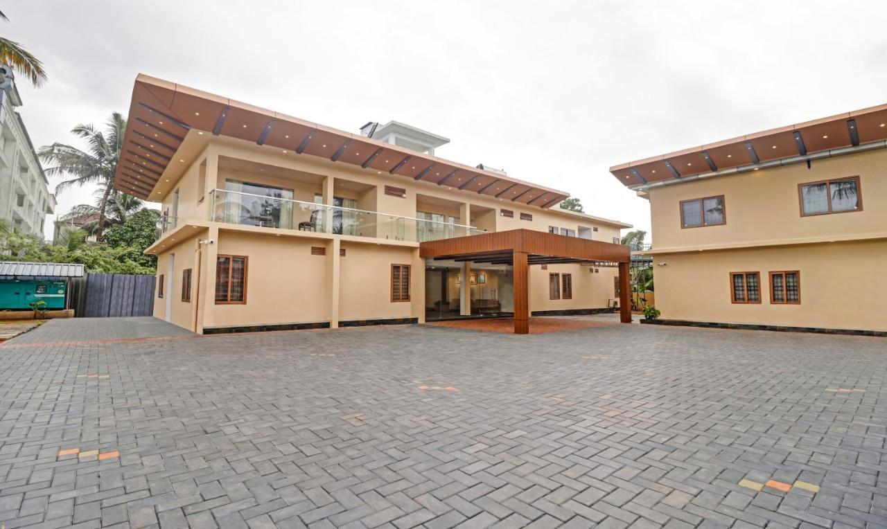 Treebo Grand Vistara Airport Suites Kochi 외부 사진